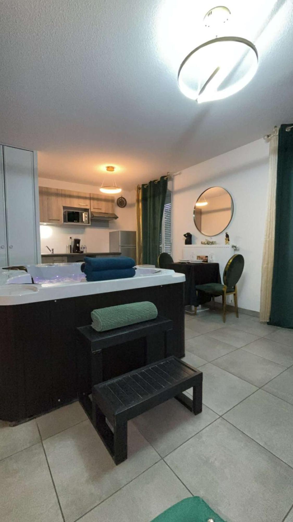 Suite Jacuzzi "Spa Privatif " Appartement Jacuzzi Toulouse Extérieur photo